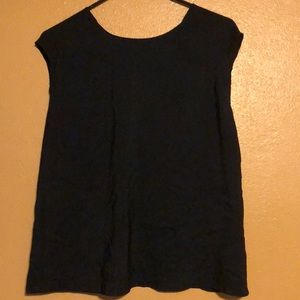 Very cute bow back top!